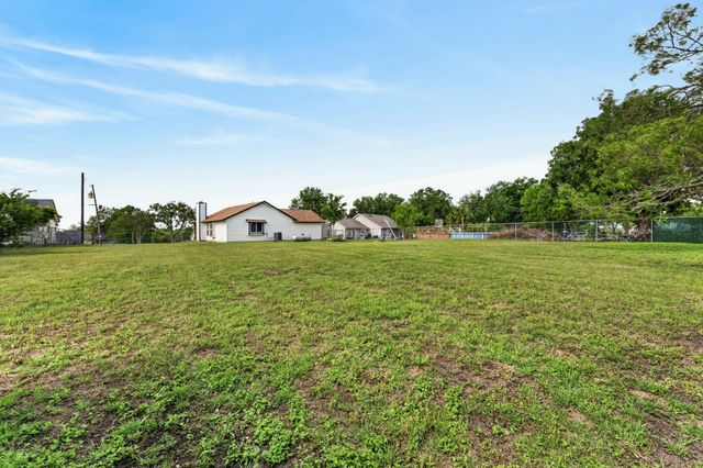 12212 Mustang DR, Buda, TX 78610
