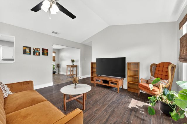 12212 Mustang DR, Buda, TX 78610