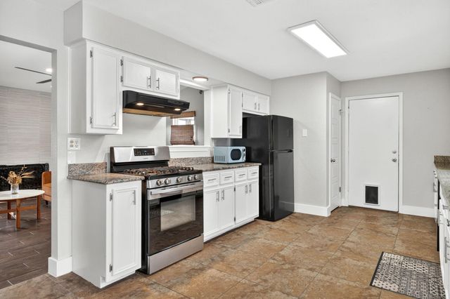 12212 Mustang DR, Buda, TX 78610