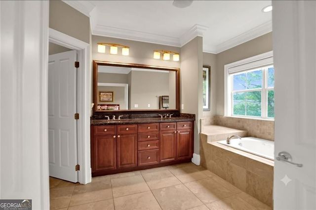5464 Glenridge View NE, Atlanta, GA 30342