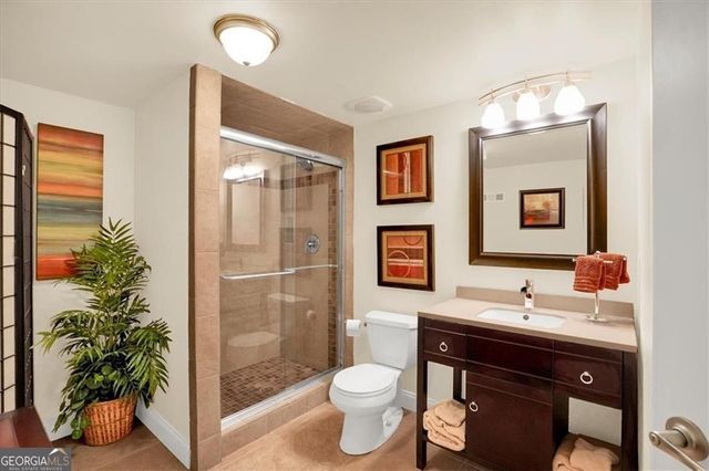 5464 Glenridge View NE, Atlanta, GA 30342