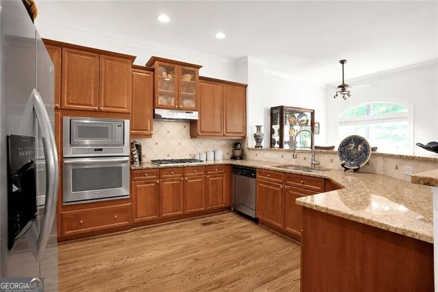 5464 Glenridge View NE, Atlanta, GA 30342