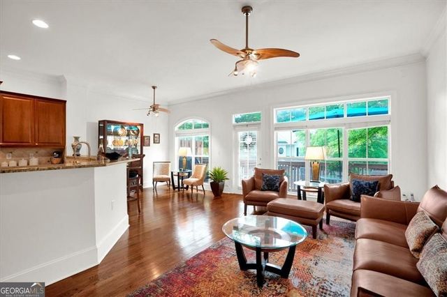5464 Glenridge View NE, Atlanta, GA 30342
