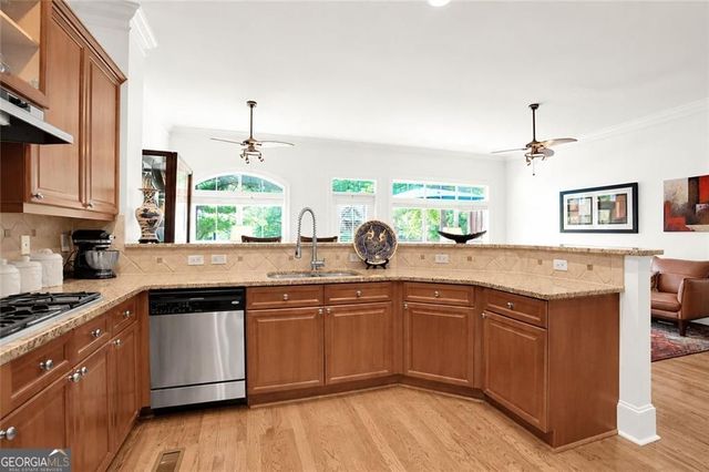 5464 Glenridge View NE, Atlanta, GA 30342