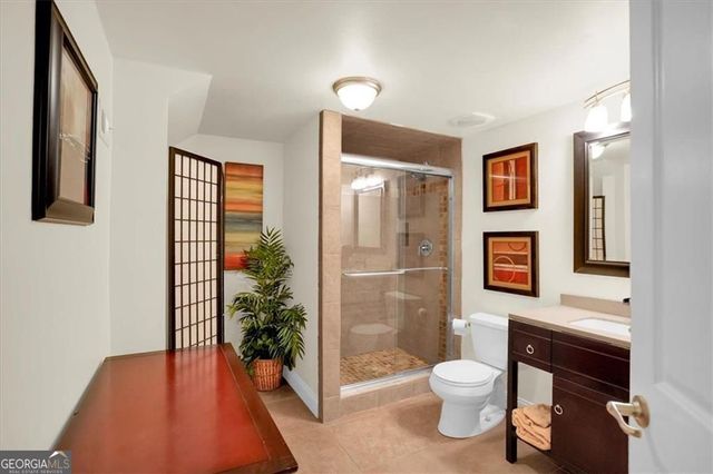 5464 Glenridge View NE, Atlanta, GA 30342