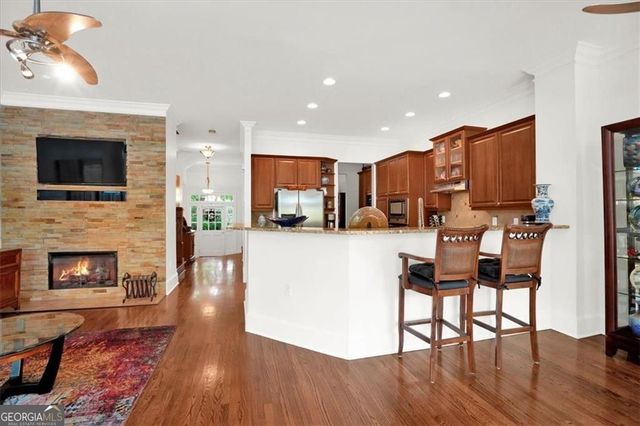 5464 Glenridge View NE, Atlanta, GA 30342