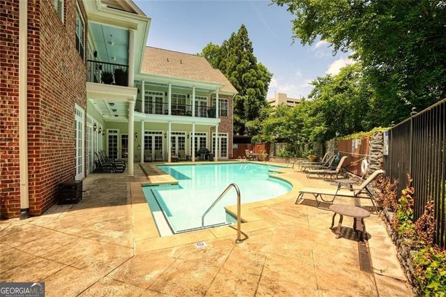 5464 Glenridge View NE, Atlanta, GA 30342