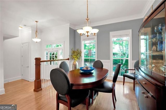 5464 Glenridge View NE, Atlanta, GA 30342