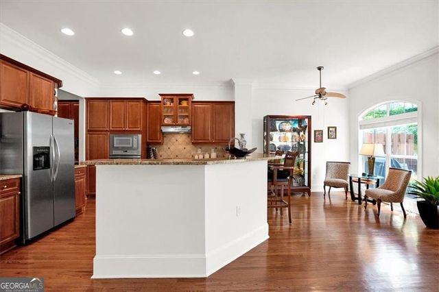5464 Glenridge View NE, Atlanta, GA 30342