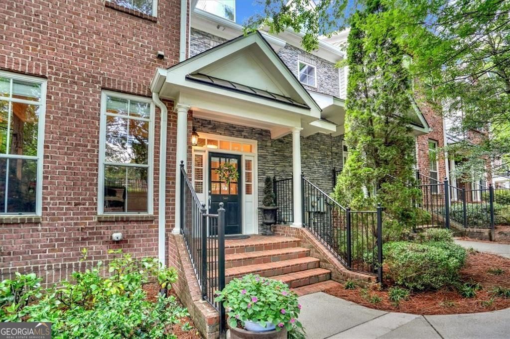5464 Glenridge View NE, Atlanta, GA 30342