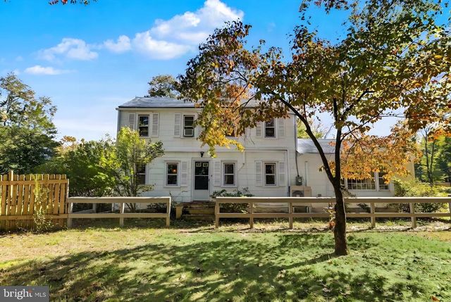 8 SHINNEY LN, Trenton, NJ 08648