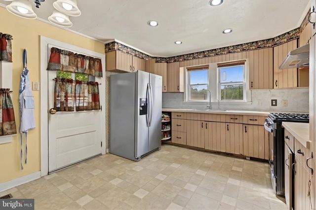8 SHINNEY LN, Trenton, NJ 08648