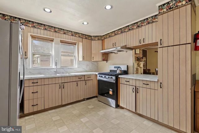 8 SHINNEY LN, Trenton, NJ 08648