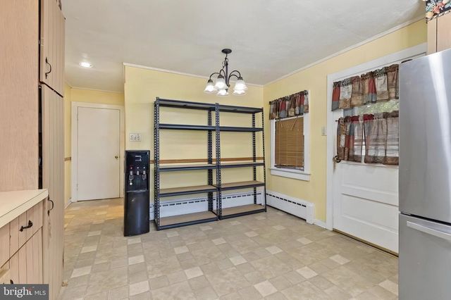 8 SHINNEY LN, Trenton, NJ 08648