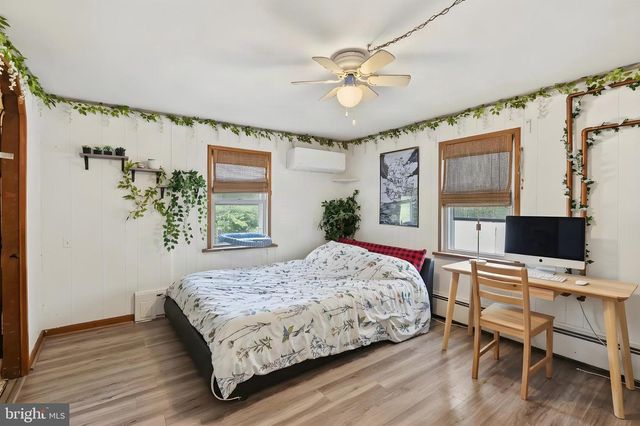 8 SHINNEY LN, Trenton, NJ 08648