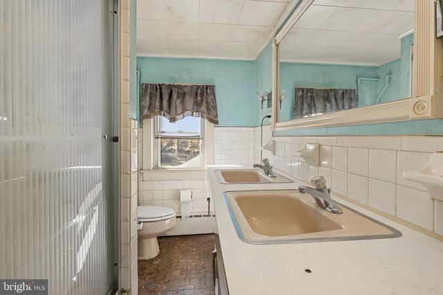 8 SHINNEY LN, Trenton, NJ 08648