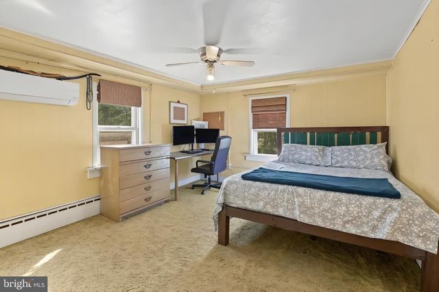 8 SHINNEY LN, Trenton, NJ 08648