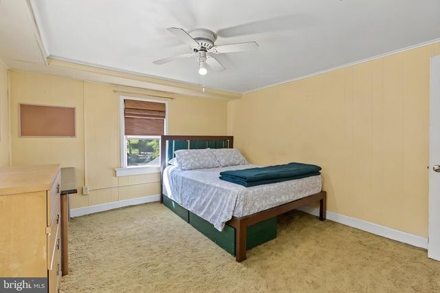 8 SHINNEY LN, Trenton, NJ 08648
