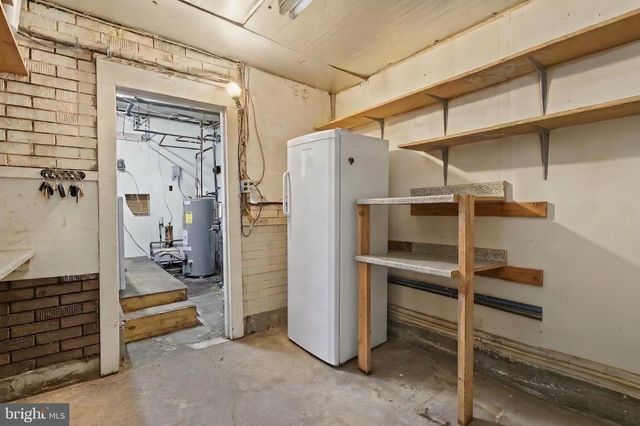 8 SHINNEY LN, Trenton, NJ 08648