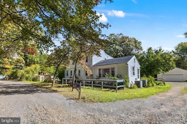 8 SHINNEY LN, Trenton, NJ 08648