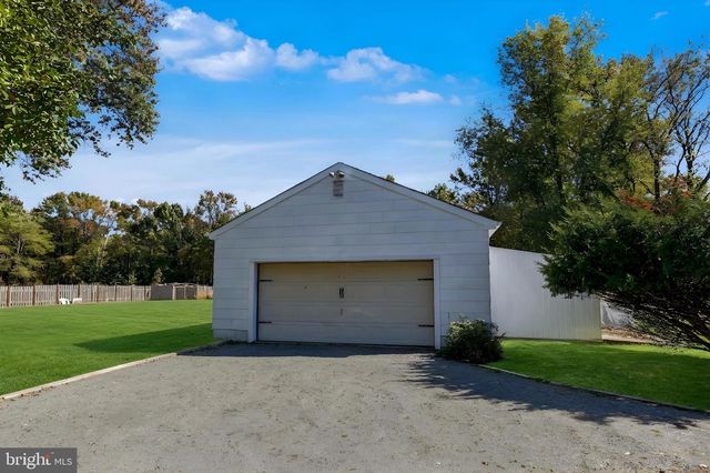 8 SHINNEY LN, Trenton, NJ 08648