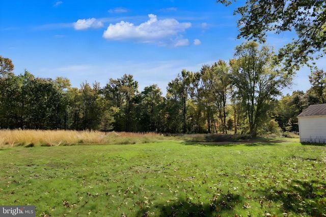 8 SHINNEY LN, Trenton, NJ 08648