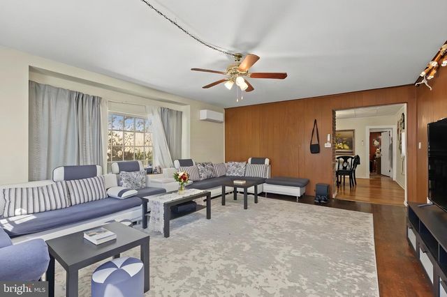 8 SHINNEY LN, Trenton, NJ 08648