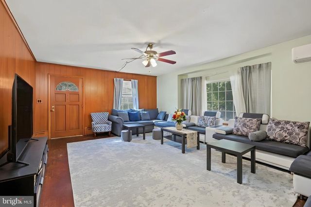 8 SHINNEY LN, Trenton, NJ 08648
