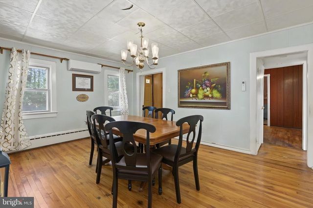 8 SHINNEY LN, Trenton, NJ 08648