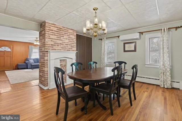 8 SHINNEY LN, Trenton, NJ 08648