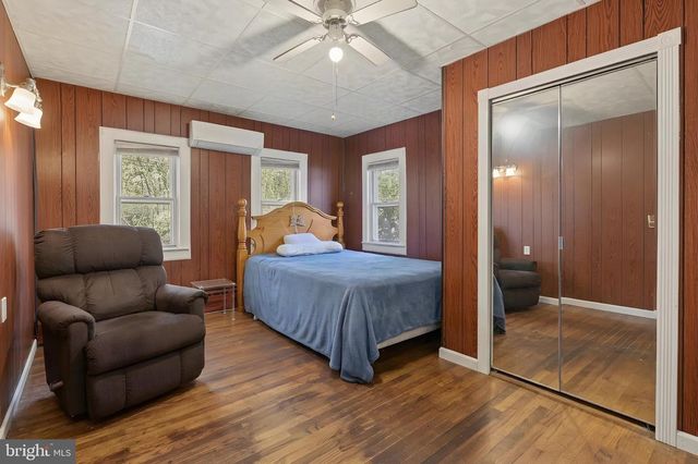 8 SHINNEY LN, Trenton, NJ 08648