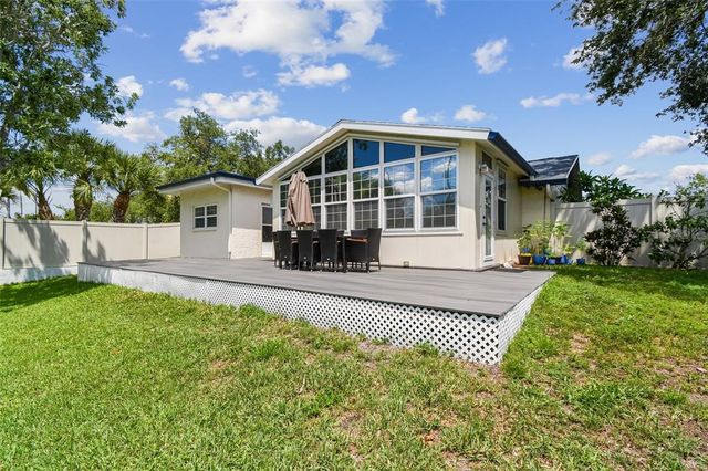 1071 LEXINGTON COURT, Largo, FL 33771