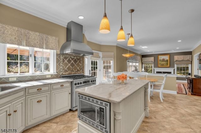 4 Mcmanus Dr, Bridgewater Twp., NJ 08807