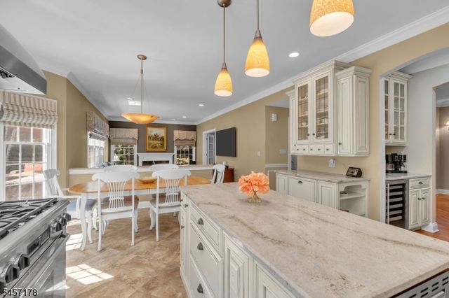 4 Mcmanus Dr, Bridgewater Twp., NJ 08807
