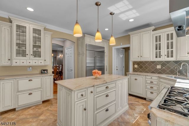 4 Mcmanus Dr, Bridgewater Twp., NJ 08807