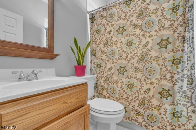 4 Mcmanus Dr, Bridgewater Twp., NJ 08807