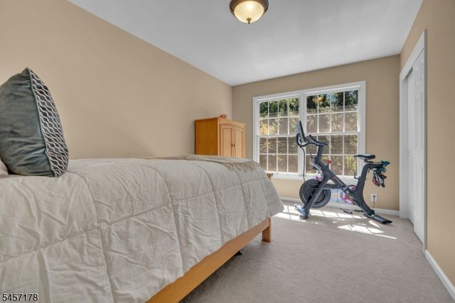 4 Mcmanus Dr, Bridgewater Twp., NJ 08807