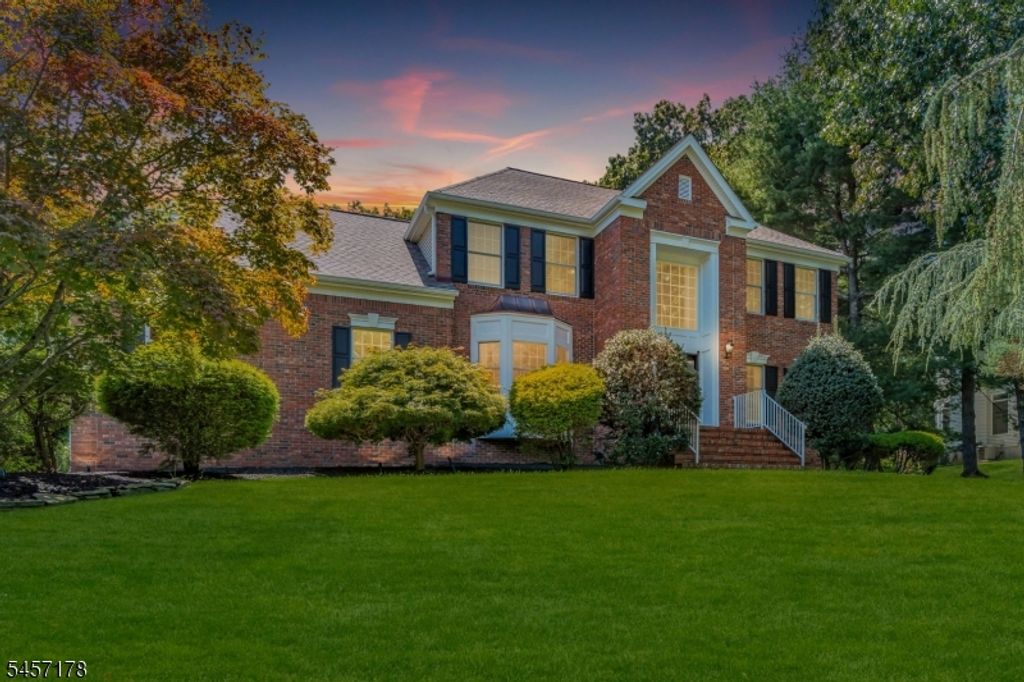 4 Mcmanus Dr, Bridgewater Twp., NJ 08807