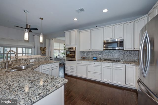 20 GENOVA DR, West Berlin, NJ 08091