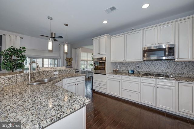 20 GENOVA DR, West Berlin, NJ 08091