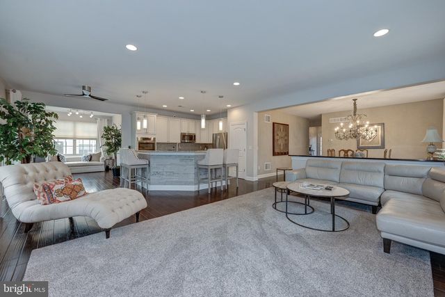 20 GENOVA DR, West Berlin, NJ 08091