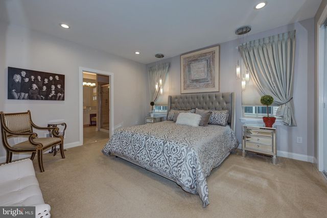 20 GENOVA DR, West Berlin, NJ 08091