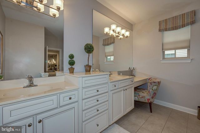 20 GENOVA DR, West Berlin, NJ 08091