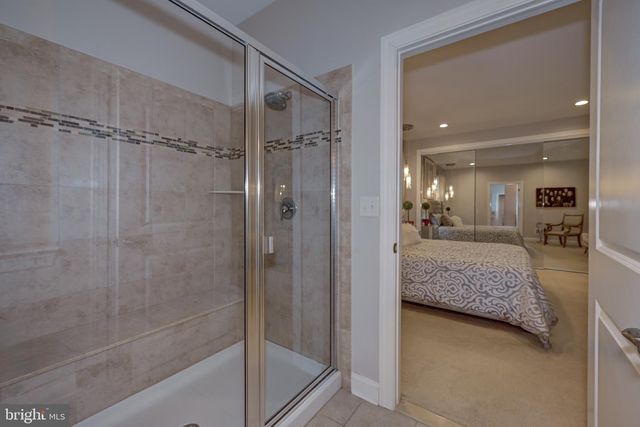 20 GENOVA DR, West Berlin, NJ 08091