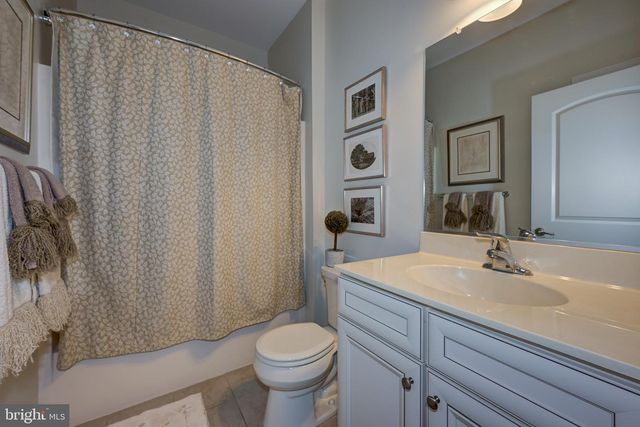 20 GENOVA DR, West Berlin, NJ 08091