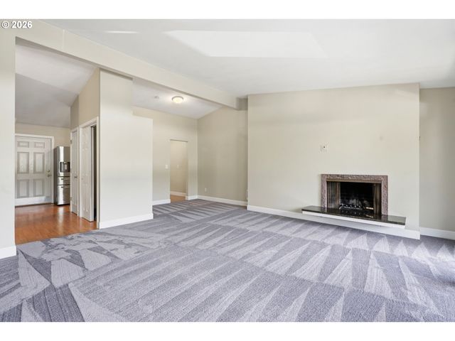10090 Sw BEAVERTON HILLSDALE Hwy 13, Beaverton, OR 97005