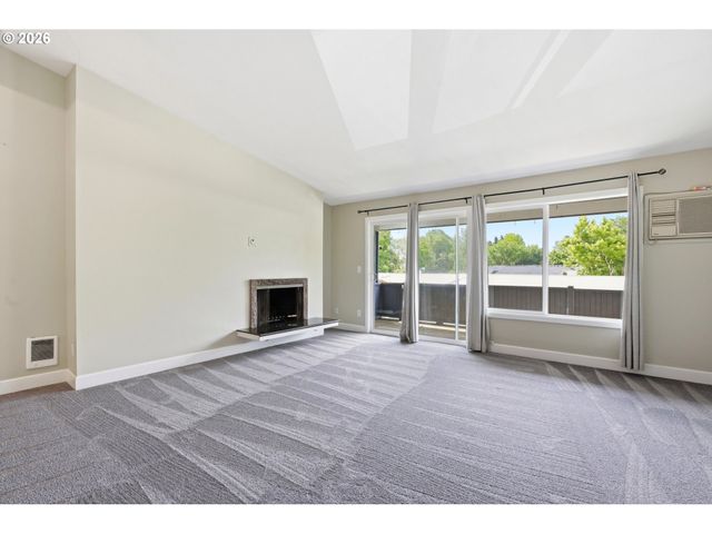 10090 Sw BEAVERTON HILLSDALE Hwy 13, Beaverton, OR 97005
