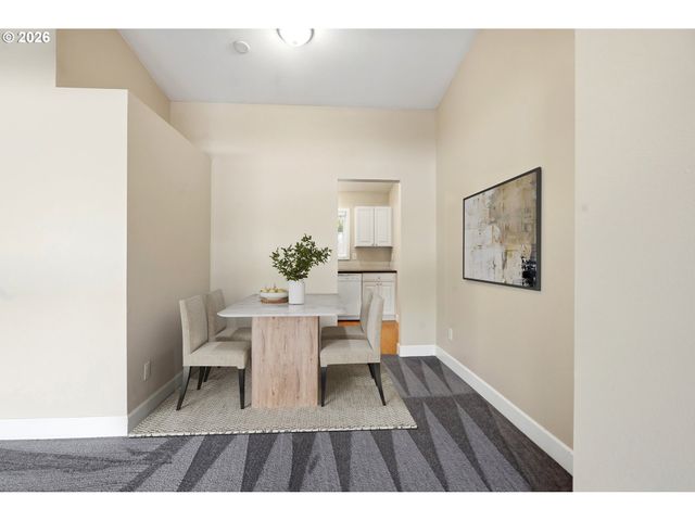 10090 Sw BEAVERTON HILLSDALE Hwy 13, Beaverton, OR 97005
