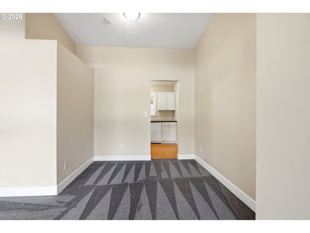 10090 Sw BEAVERTON HILLSDALE Hwy 13, Beaverton, OR 97005
