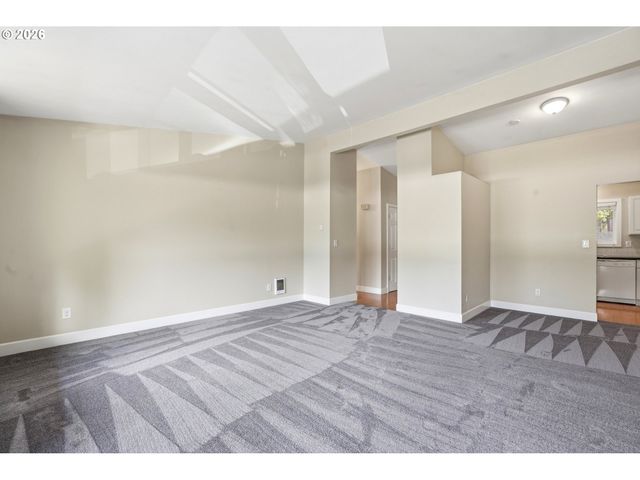 10090 Sw BEAVERTON HILLSDALE Hwy 13, Beaverton, OR 97005